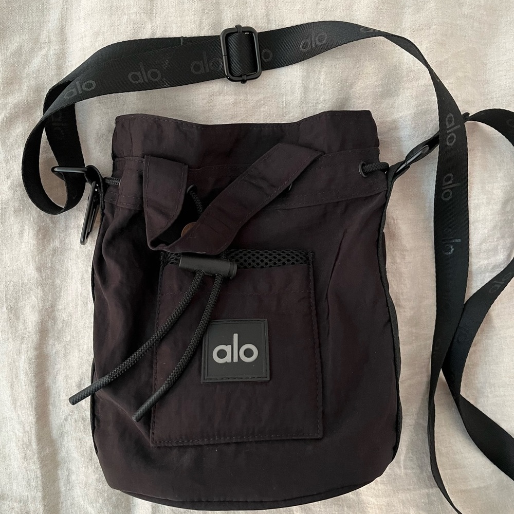 Alo bucket bag